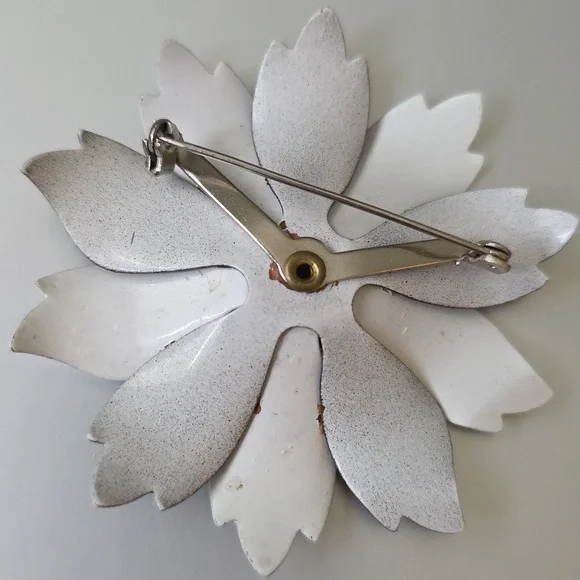 Vintage Black-and-White Layered Enamel Flower Brooch - Picture 3 of 7